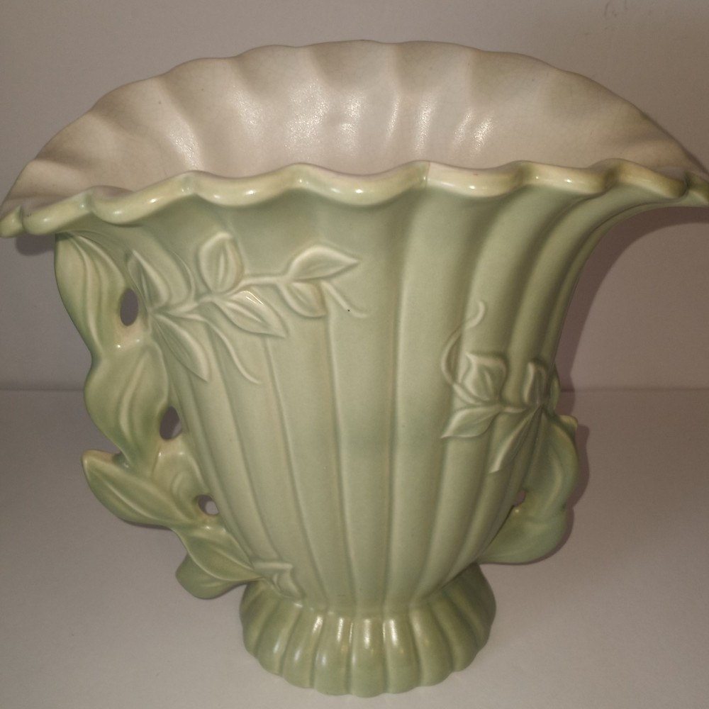 Vintage1102 Red Wing Vase